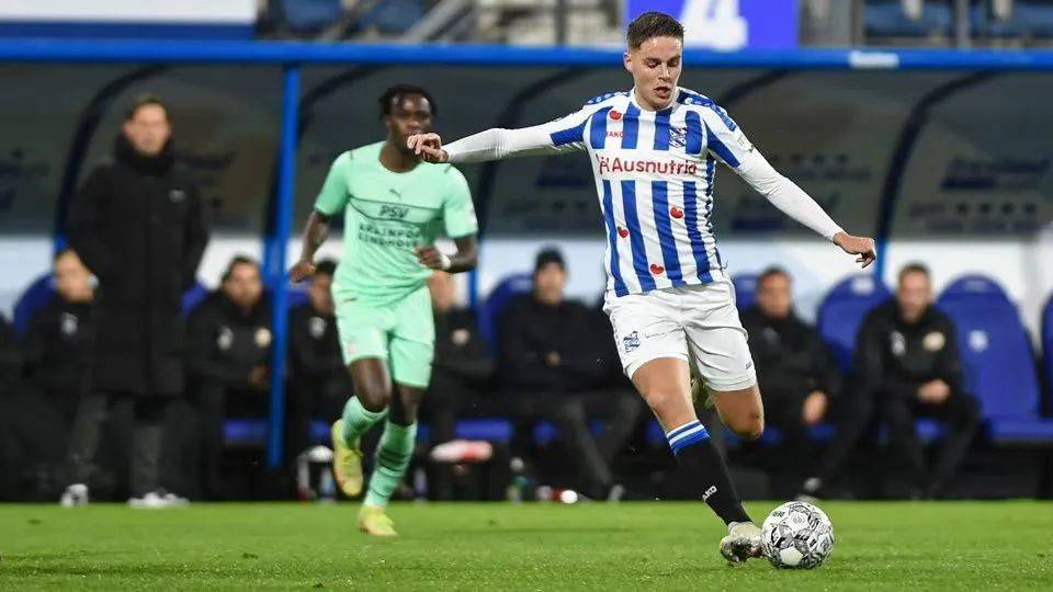 人啼笑皆非 人啼笑皆非