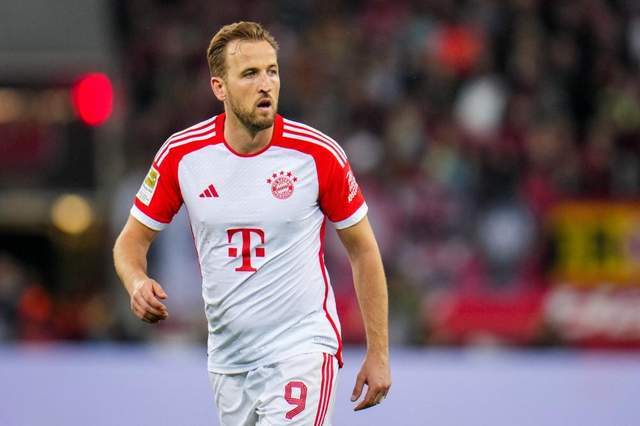 他背后的勤 他背后的勤