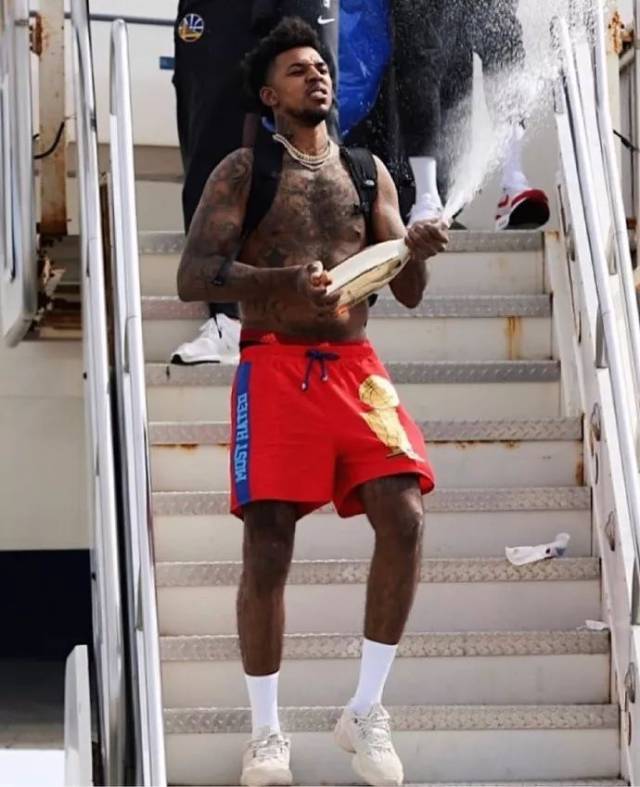 翼位在高位 翼位在高位